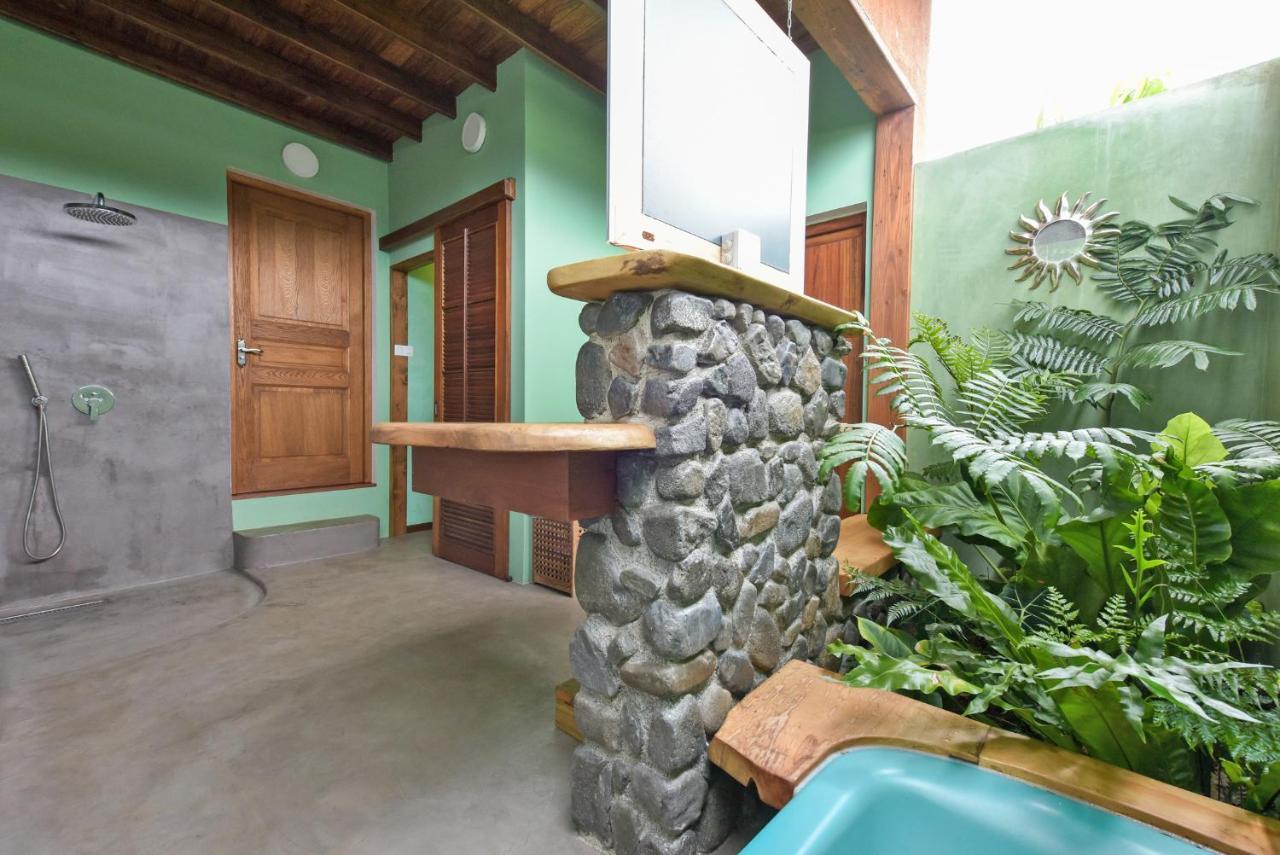 Omati Lodge Taravao Bagian luar foto